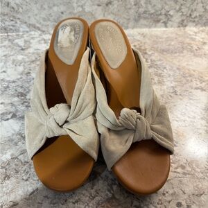 Kork-Ease Women's Cream Knotted Mules